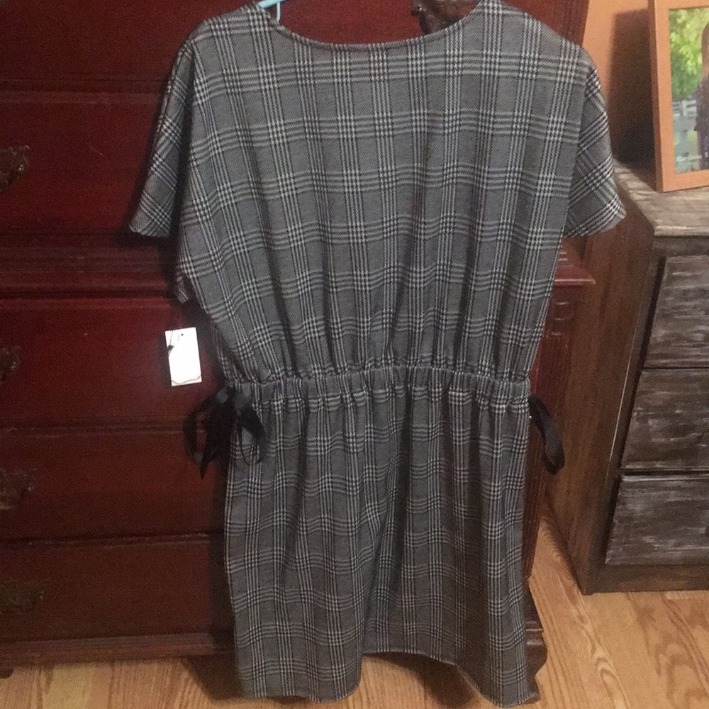 Signature Studio, size large. NWT